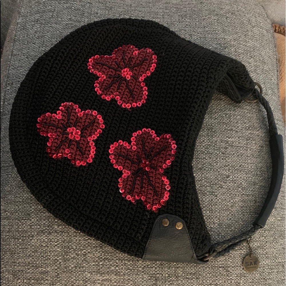 Hand bag it only has one zipper